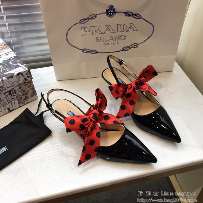 PRADA普拉達 2019早春新款 蝴蝶結絲帶 百搭款 高跟涼鞋 牛漆皮 女尖頭鞋 一鞋兩穿  ljl1465